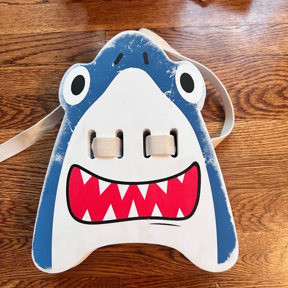 Shark Kids Back Float w/ Adjustable Snap Belt for Safe Swimming Well Made - Picture 3 of 12